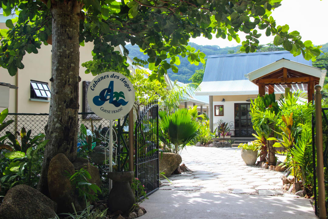 Einfahrt Guesthouse Cabanes des Anges