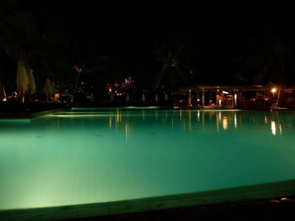 Pool bei Nacht Padma Resort Legian