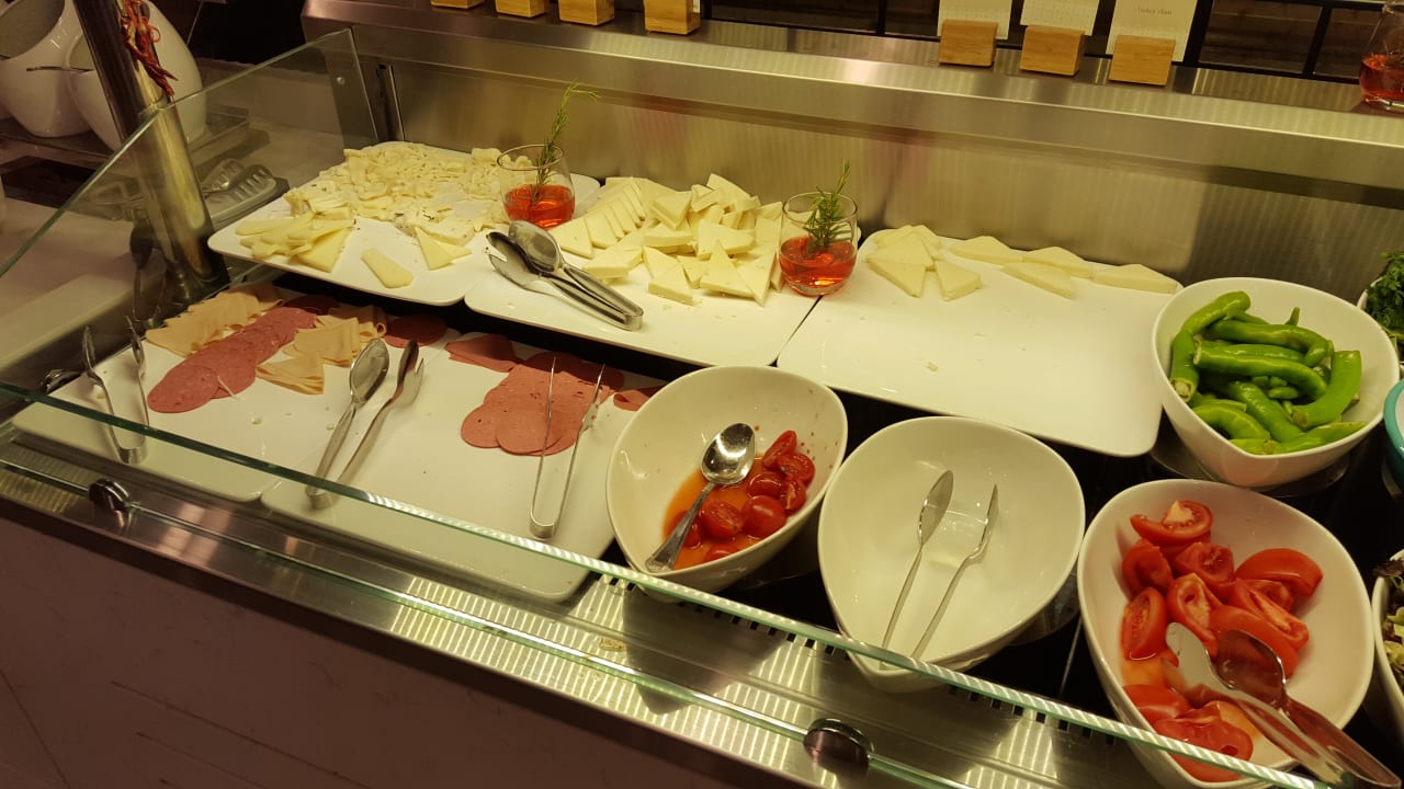 Frühstück... DoubleTree by Hilton Hotel Izmir Airport