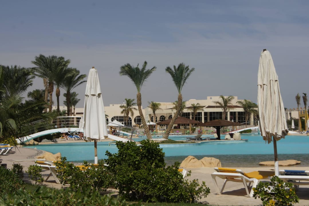 Poolanlage mit Hauptgebäude Prima Life Makadi Resort