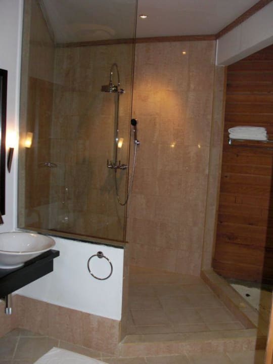 Bad / Dusche Mirihi Island Resort