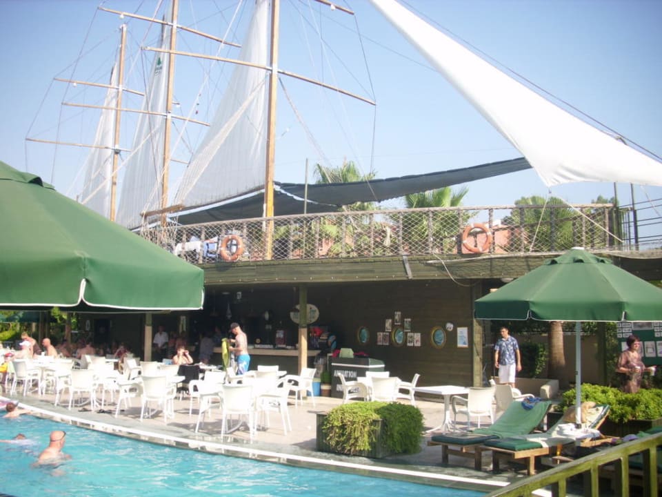 Pool und Yacht à la carte Restaurant Can Garden Resort