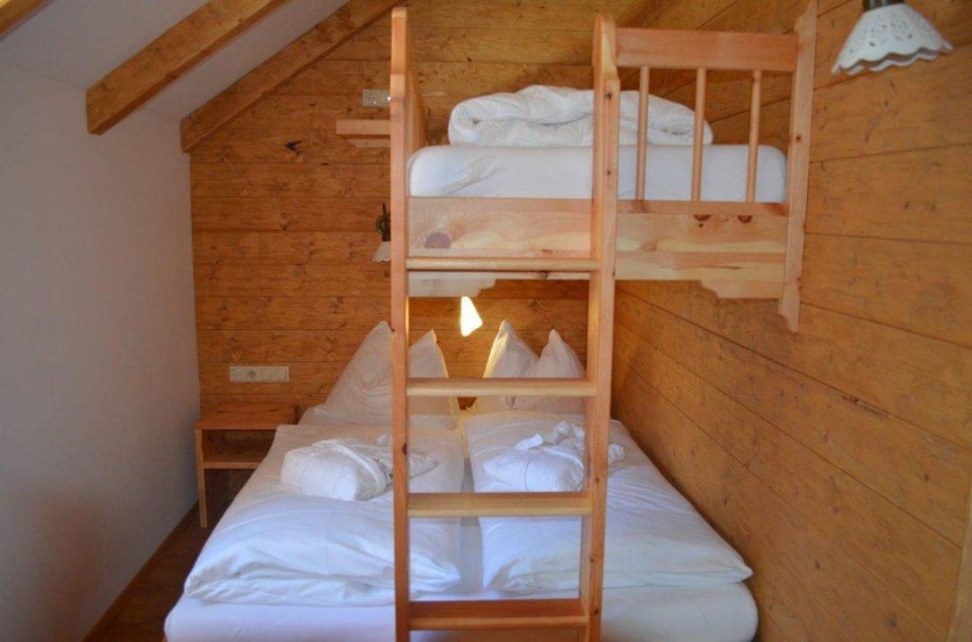 Eines von 5 Schlafzimmern Feriendorf Holzleb'n