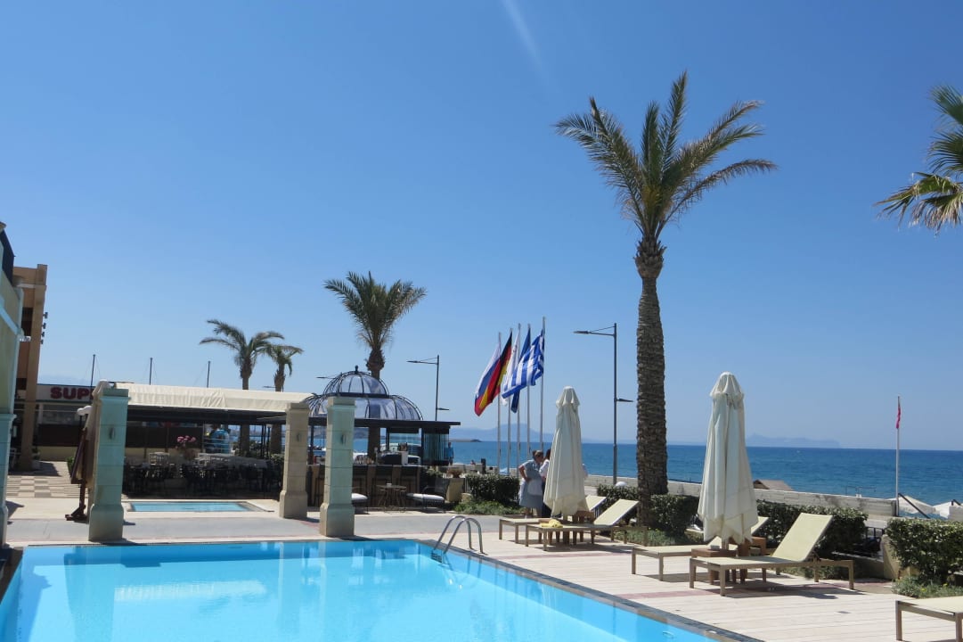 Einer von 2 Pools Grecotel Plaza Beach House