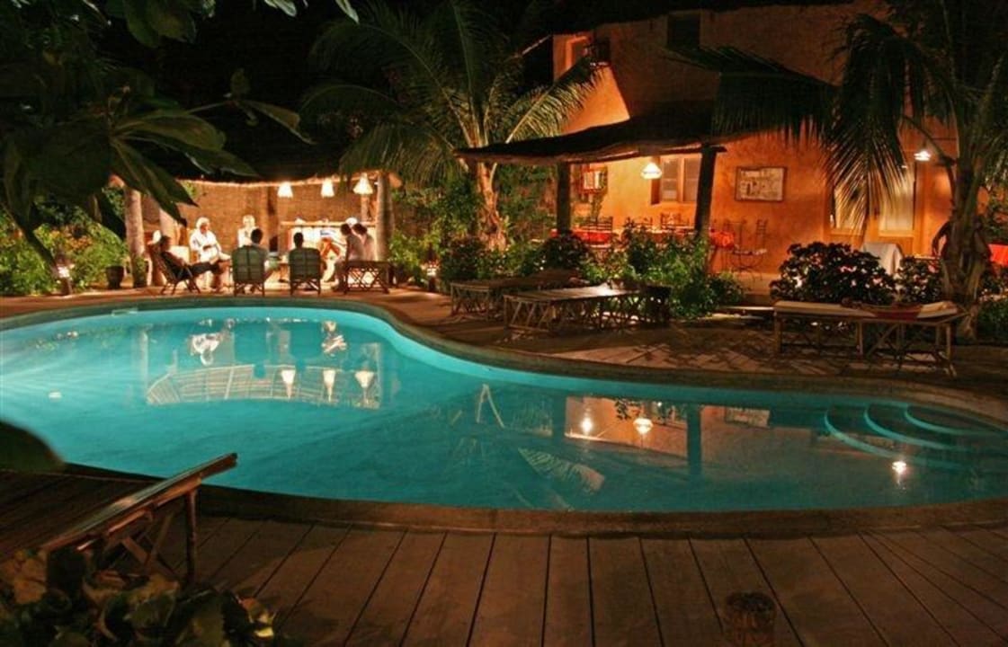 Jardins et Piscine de Koulang-Koulang Hotel Koulang-Koulang