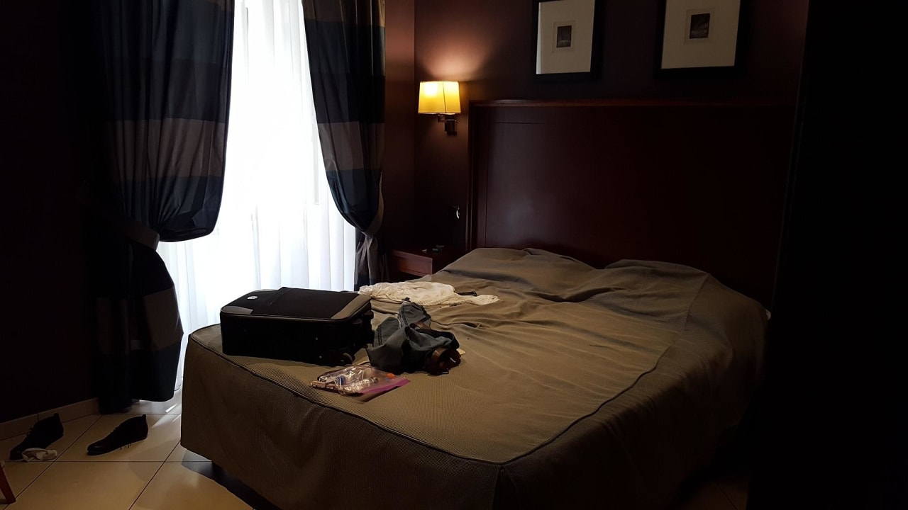 Sauber, etwas dunkel, bequemes bett Hotel Taormina