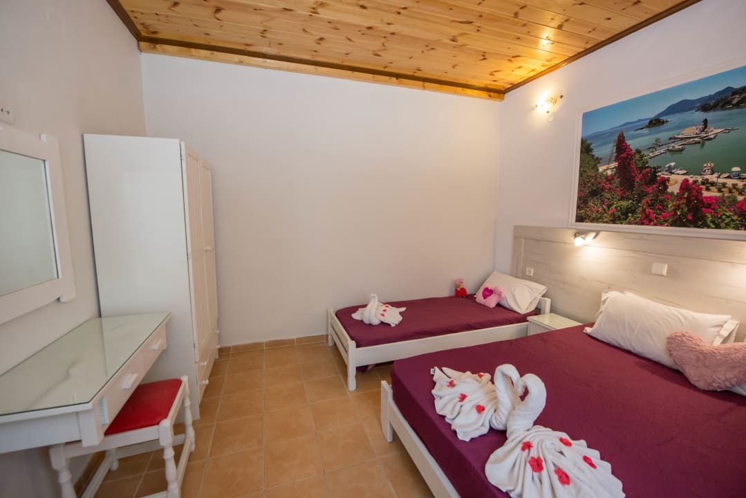 Zimmer Eleni Family Apartments