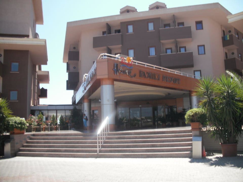 Haupteingang Hane Family Resort