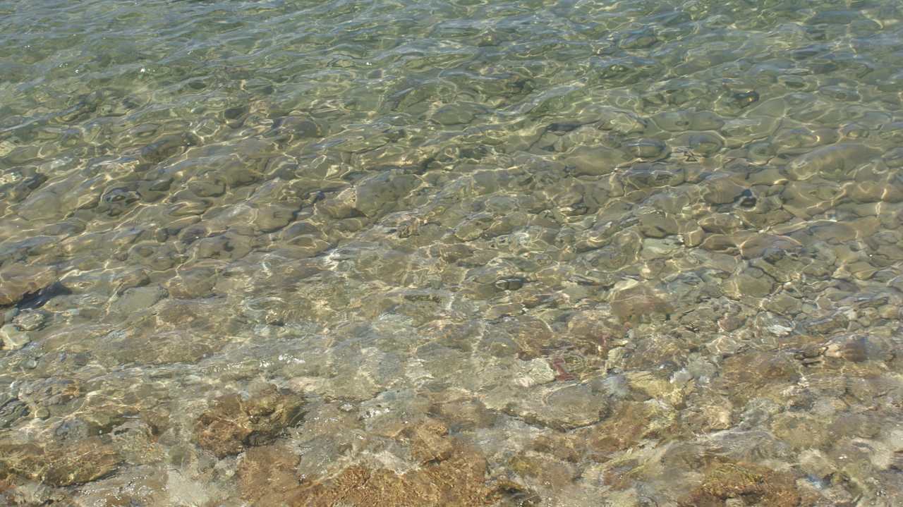 Steine sind nur links vom Hotel Top Hotel