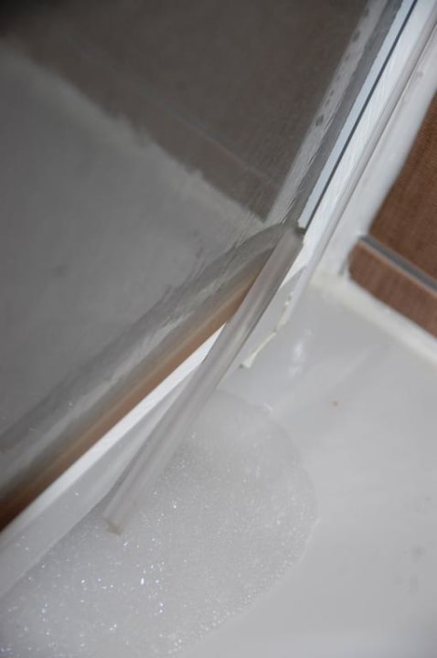 Loose Dichtungen in der Badewanne Hotel Delphin Diva