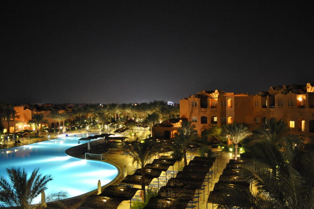 Pool bei Nacht mit Beleuchtung Jaz Makadi Oasis Resort