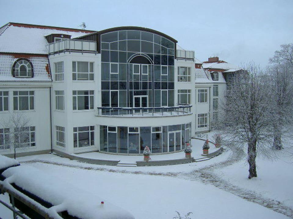 Blick aus dem Fenster aufs Restaurant Seehotel Großherzog von Mecklenburg