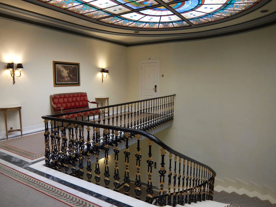 Großes Treppenhaus Hotel Avenida Palace