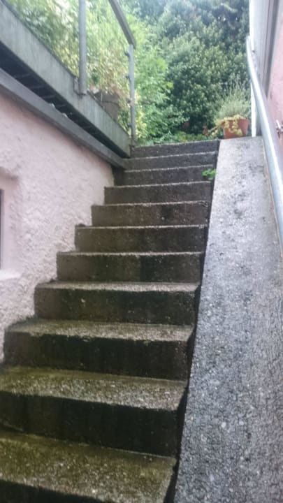 Bzw Treppe nach oben zum Appartment hin Apartment Schleswig