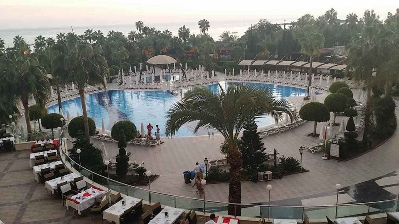 Pool und Restaurant Saphir Resort & Spa