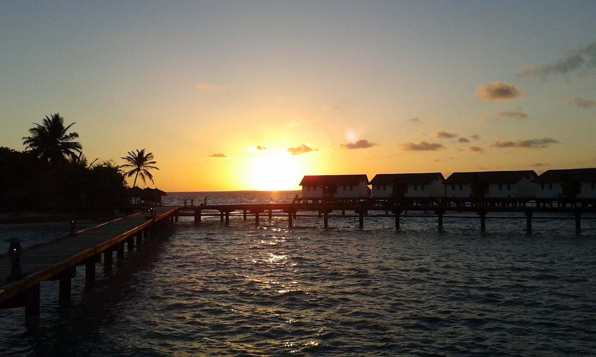Auf dem Weg zum Wasserbungi NH Collection Maldives Reethi Resort