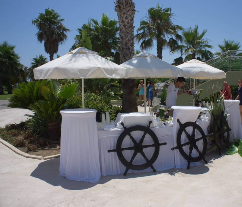 Бар смузи из банана, дыни и арбуза VONRESORT Golden Coast