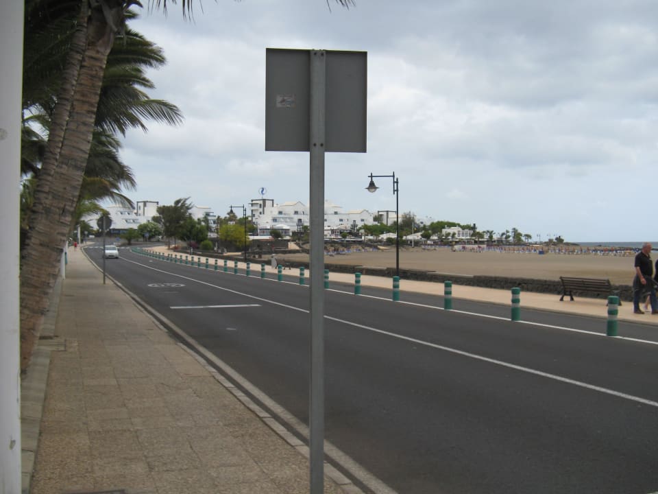 Blick nach links vom Poolausgang (Promenade) Hipotels La Geria