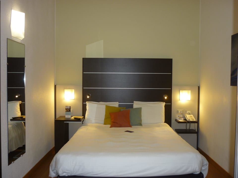 Zimmer mit Doppelbett Hotel Mercure Angioino Napoli