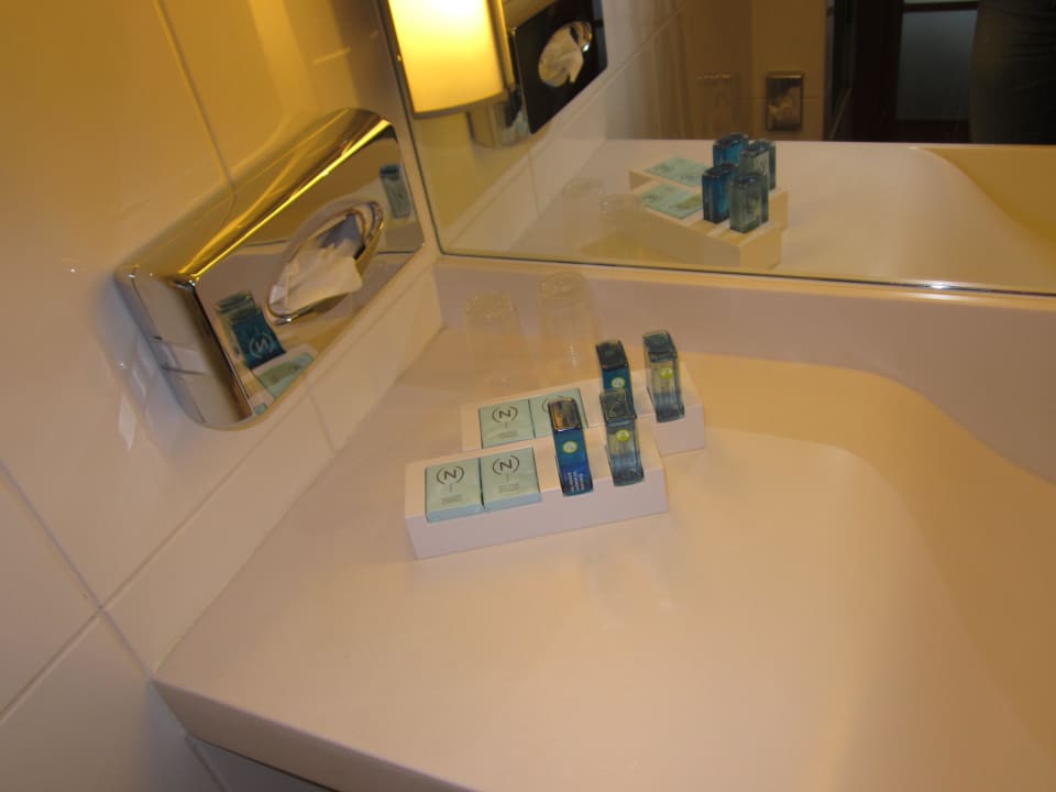 Abstellfläche Waschbecken/Verbrauchsmaterial Hotel Novotel Vilnius