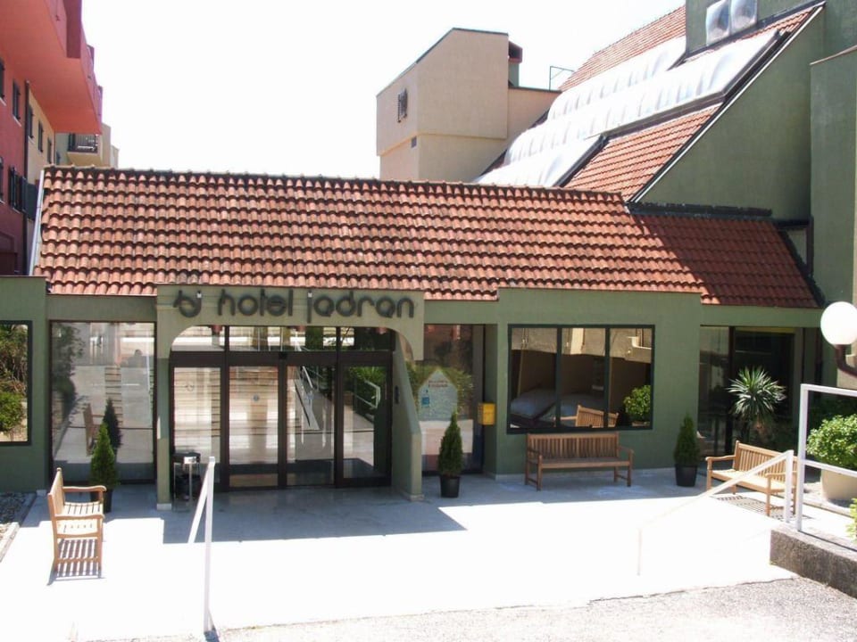 Eingang zum Hotel Jadran Veya Maradiso Hotel by Aminess