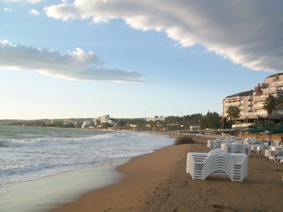 Hotel-Strand nach einem Regentag My Home Resort