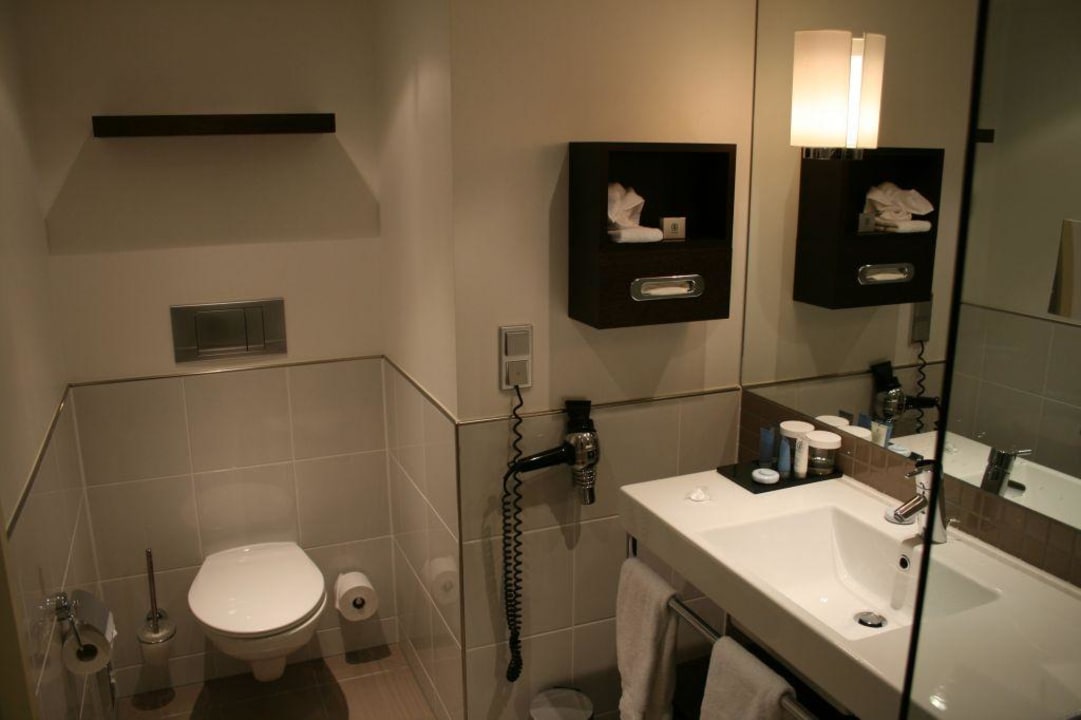 Badezimmer Mövenpick Hotel Amsterdam City Centre