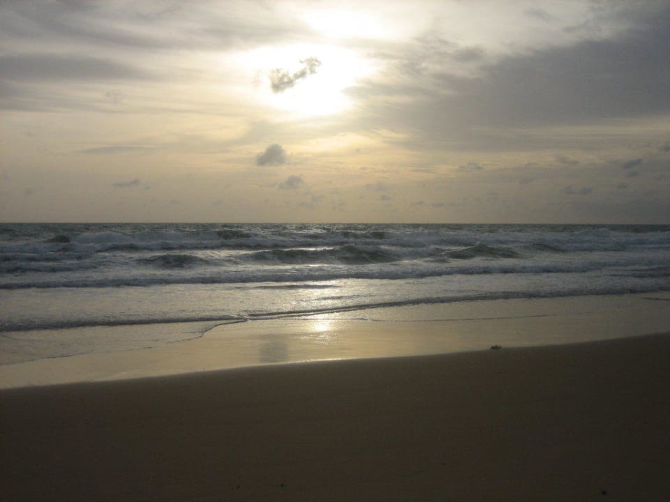 Strand Hotel Naithonburi Beach Resort