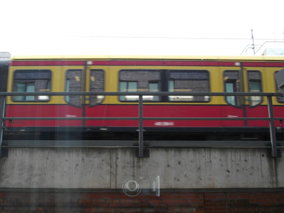 Abstand Zimmer -S-Bahn Hampton by Hilton Berlin City West