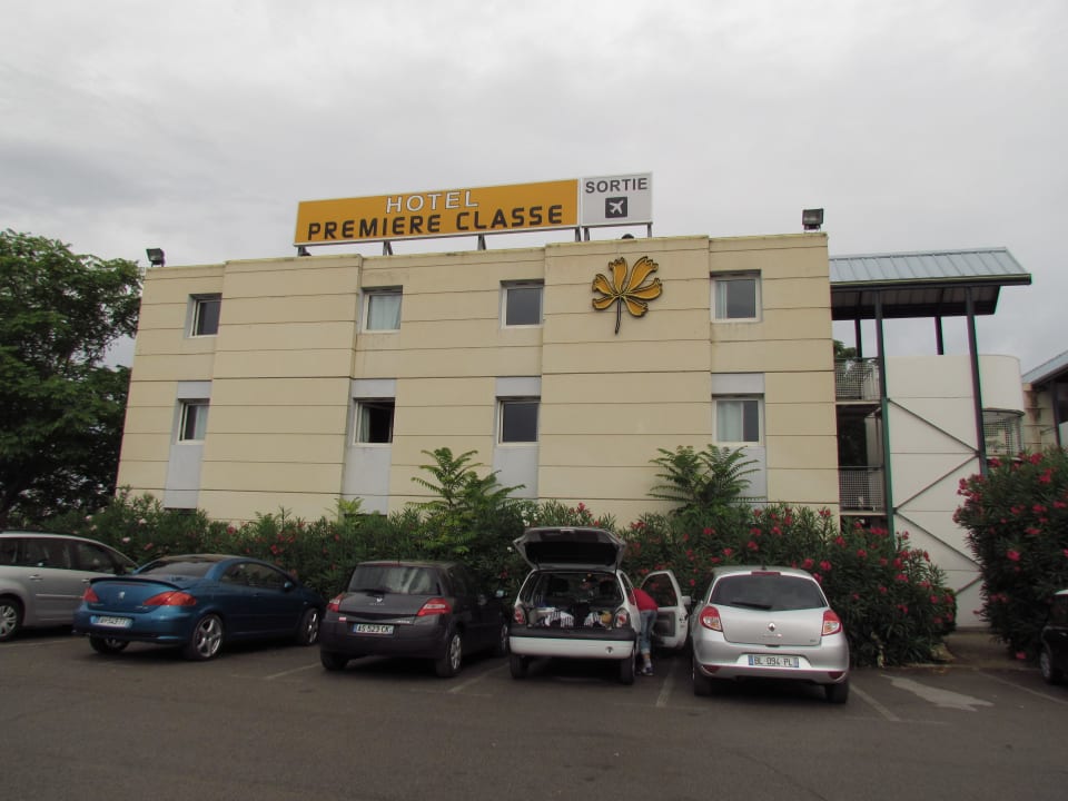 Frontansicht und gratis Parkplatz Hotel Premiere Classe Montpellier Est - Parc Des Expositions - Aéroport