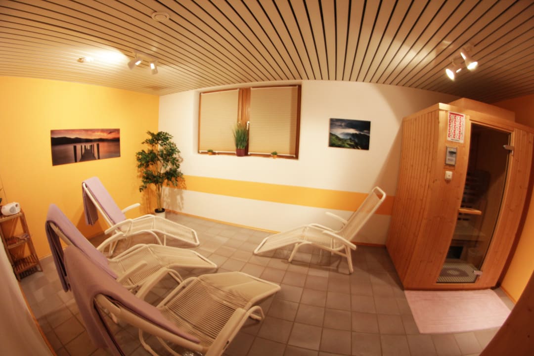 Ruheraum mit Infrarotkabine Gästehaus Angerer