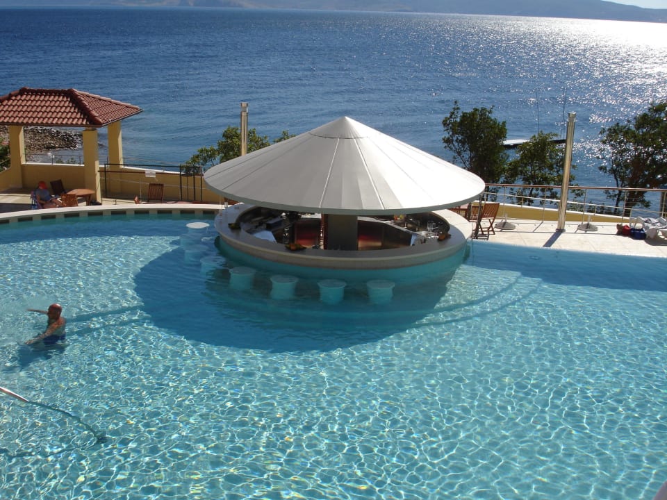 Poolbar Wyndham Grand Novi Vinodolski Resort - The View & Family Apartments