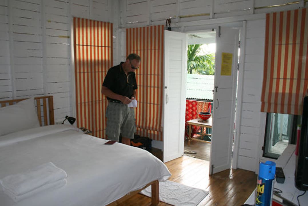 Bungalow von innen Hotel Khao Lak Youth Club