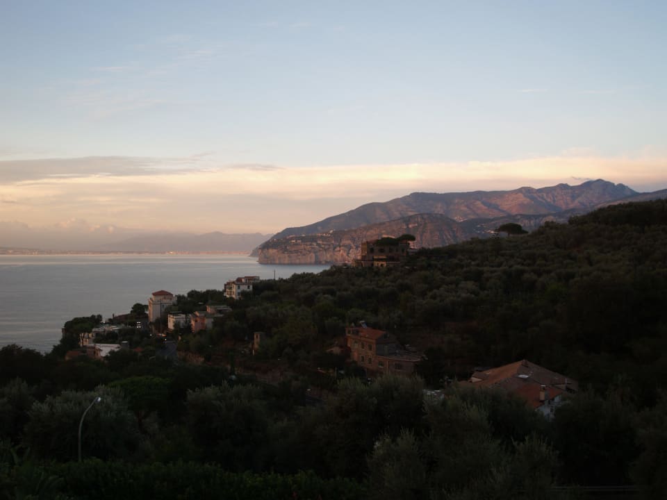 Abendstimmung in der Bucht von Sorrent Grand Hotel Vesuvio