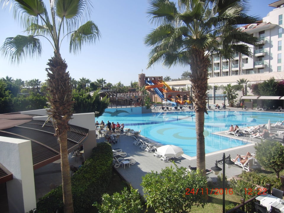 Blick auf unteren Pool Aydinbey Kings Palace & Spa
