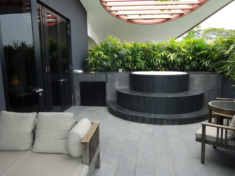 Terrasse mit Jacuzzi Capella Hotel