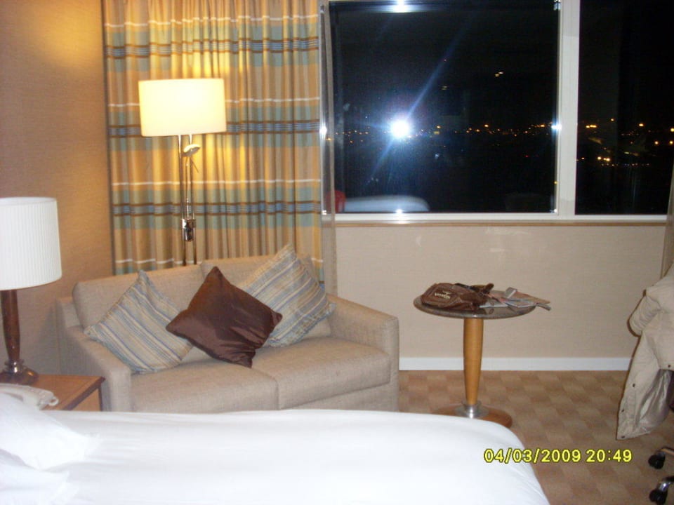 Blick zur Fensterfront Hilton Paris Charles de Gaulle Airport