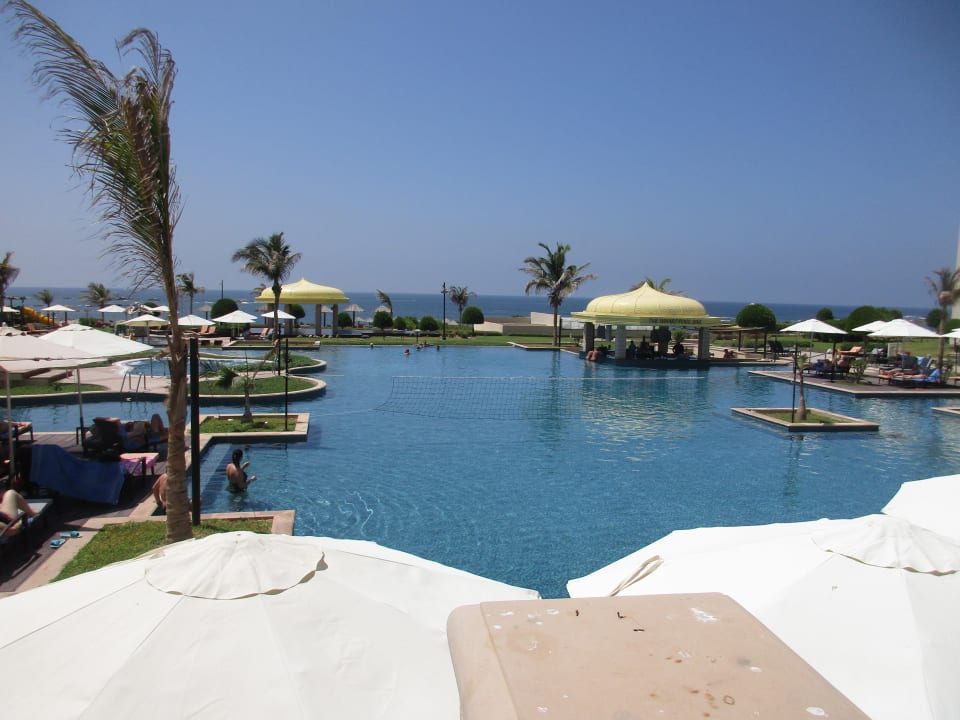 Blick auf Pool Wyndham Garden Salalah Mirbat