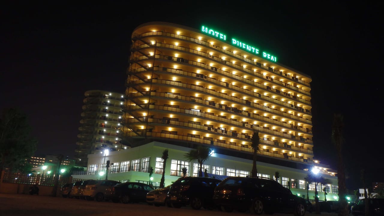 HOTEL widok z ulicy Hotel Puente Real