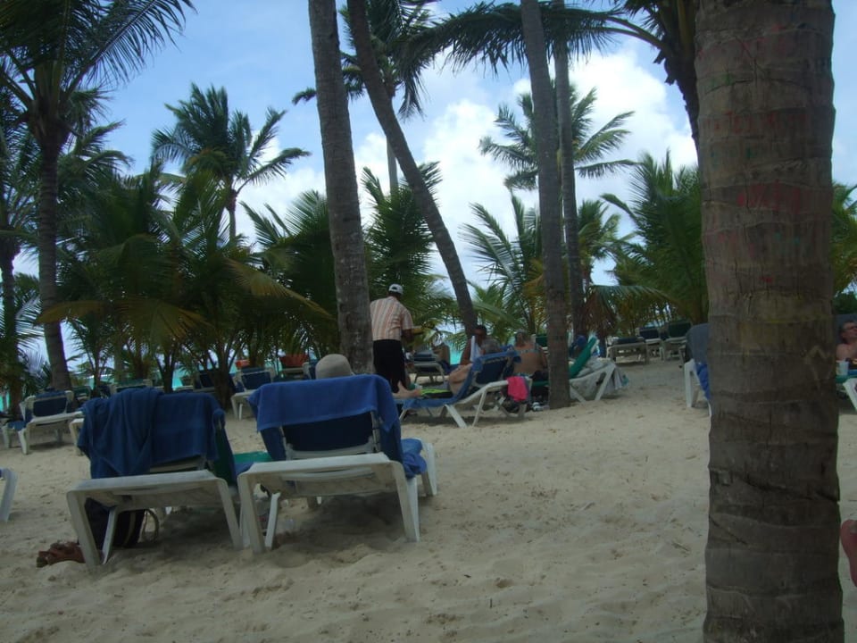Getränke werden auch an den Strand gebracht  Hotel Riu Palace Punta Cana