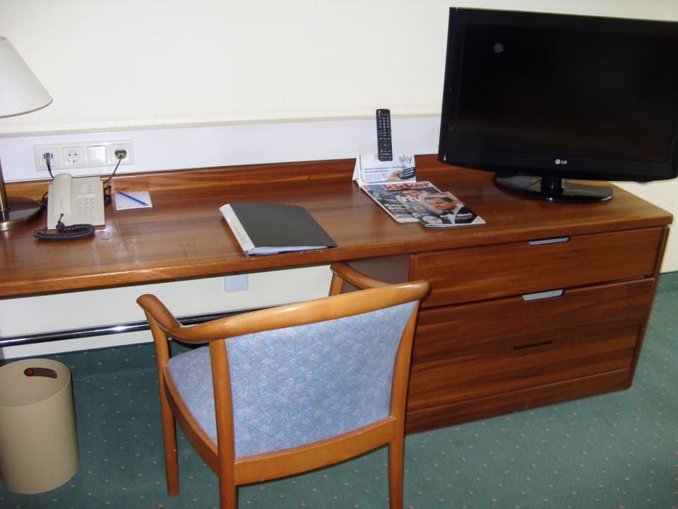 Schreibtisch mit Fernseher Wyndham Garden Kassel