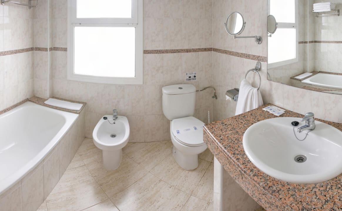 Baño Hotel GHT Maritim