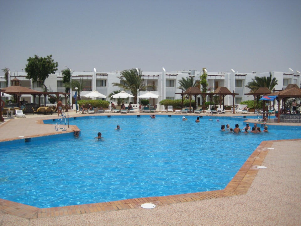 Pool Menaville Safaga