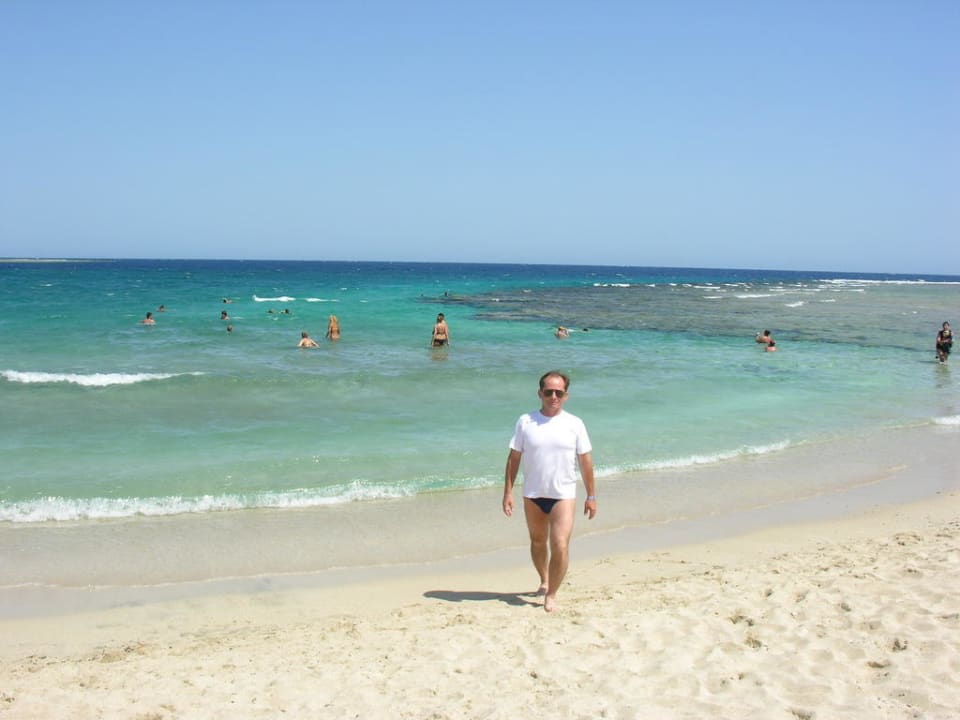 Plaża i rafa koralowa Malikia Resort Abu Dabbab