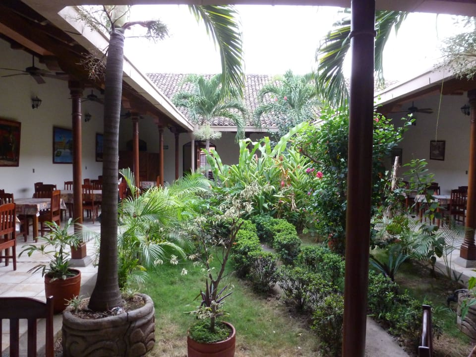 Restaurant mit Garten                               Hotel El Almirante