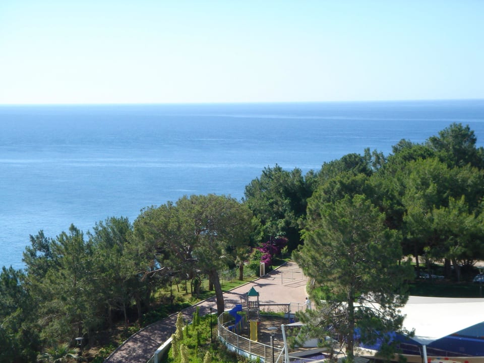 Очень зеленая территория A Good Life Utopia Family Resort