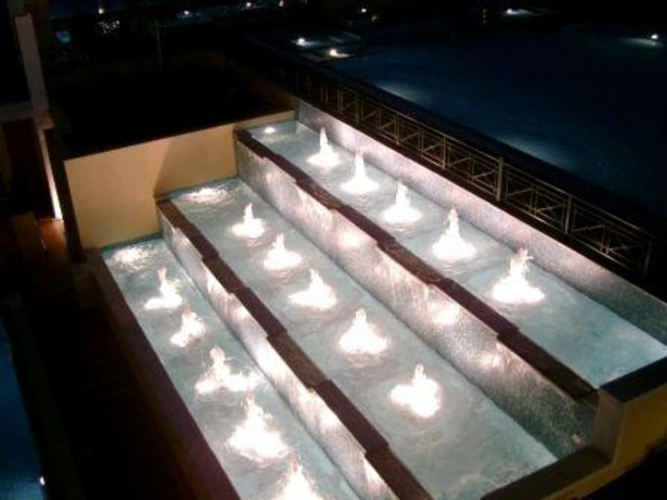 Beleuchteter Springbrunnen Porto Bello Royal