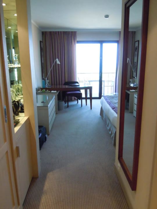 Blick ins Zimmer Hilton Evian-les-Bains