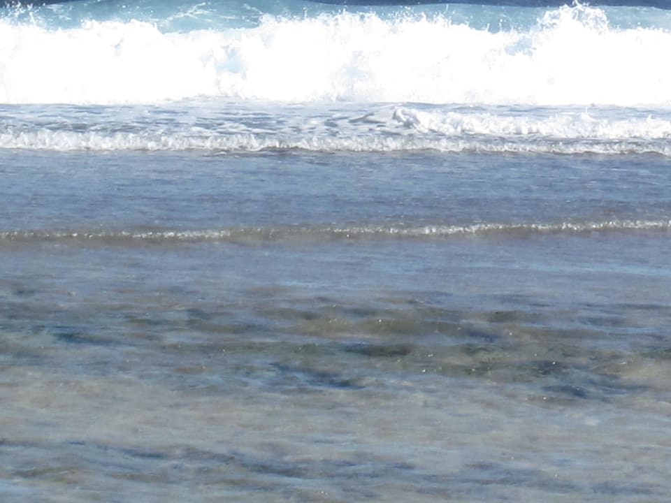 Vorne durch das Riff sehr flach Three Corners Sea Beach Resort