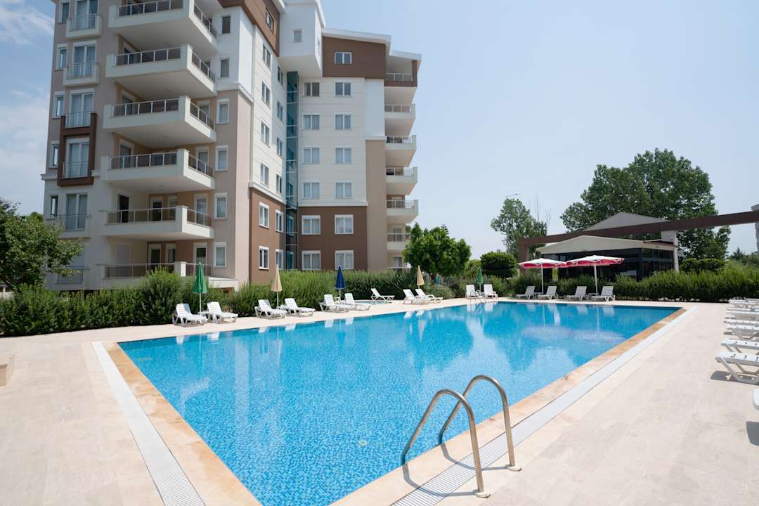 Pool River Park Residence Lara
